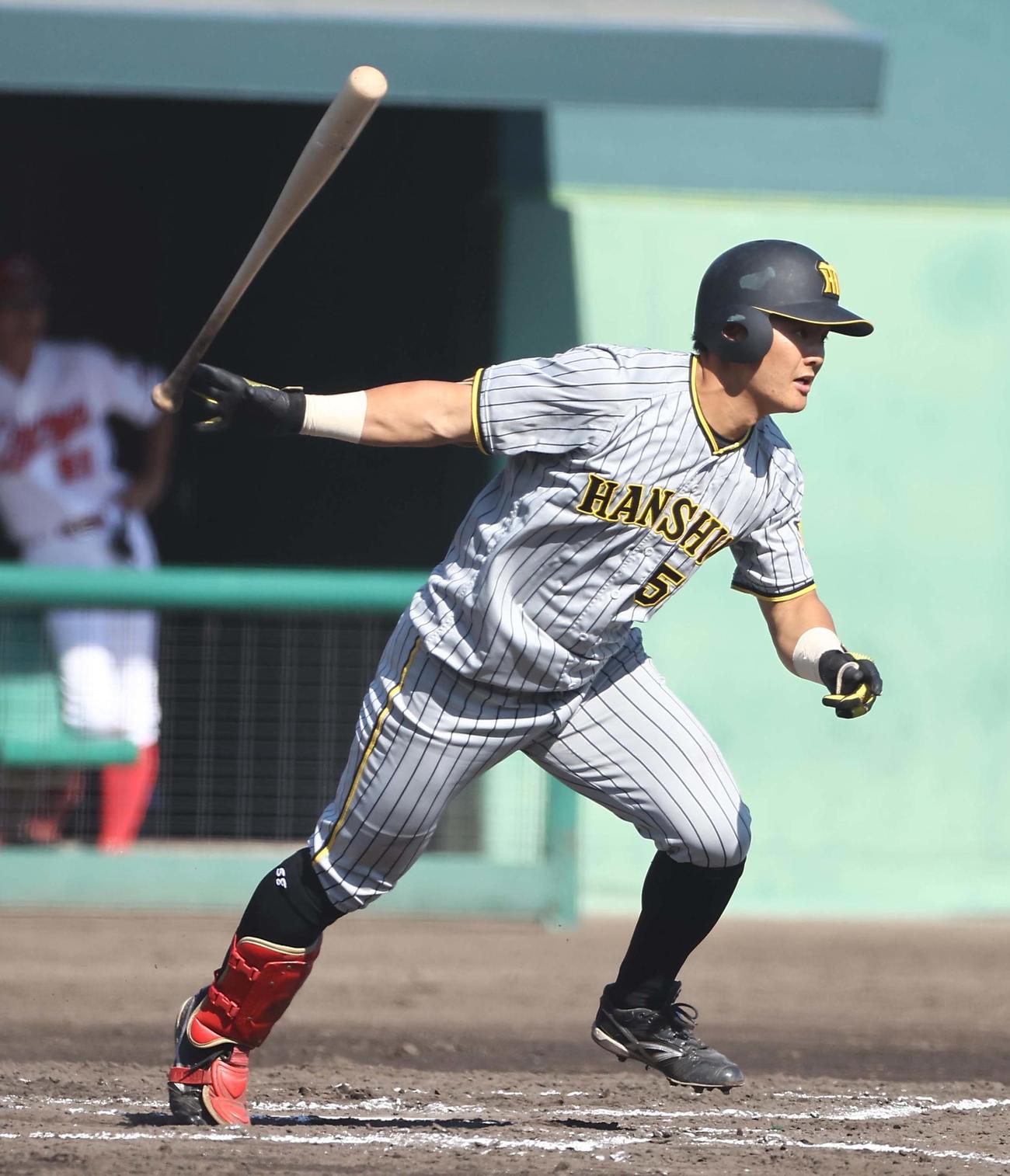 広島対阪神　7回表阪神2死、前川は右前打を放つ（撮影・上田博志）