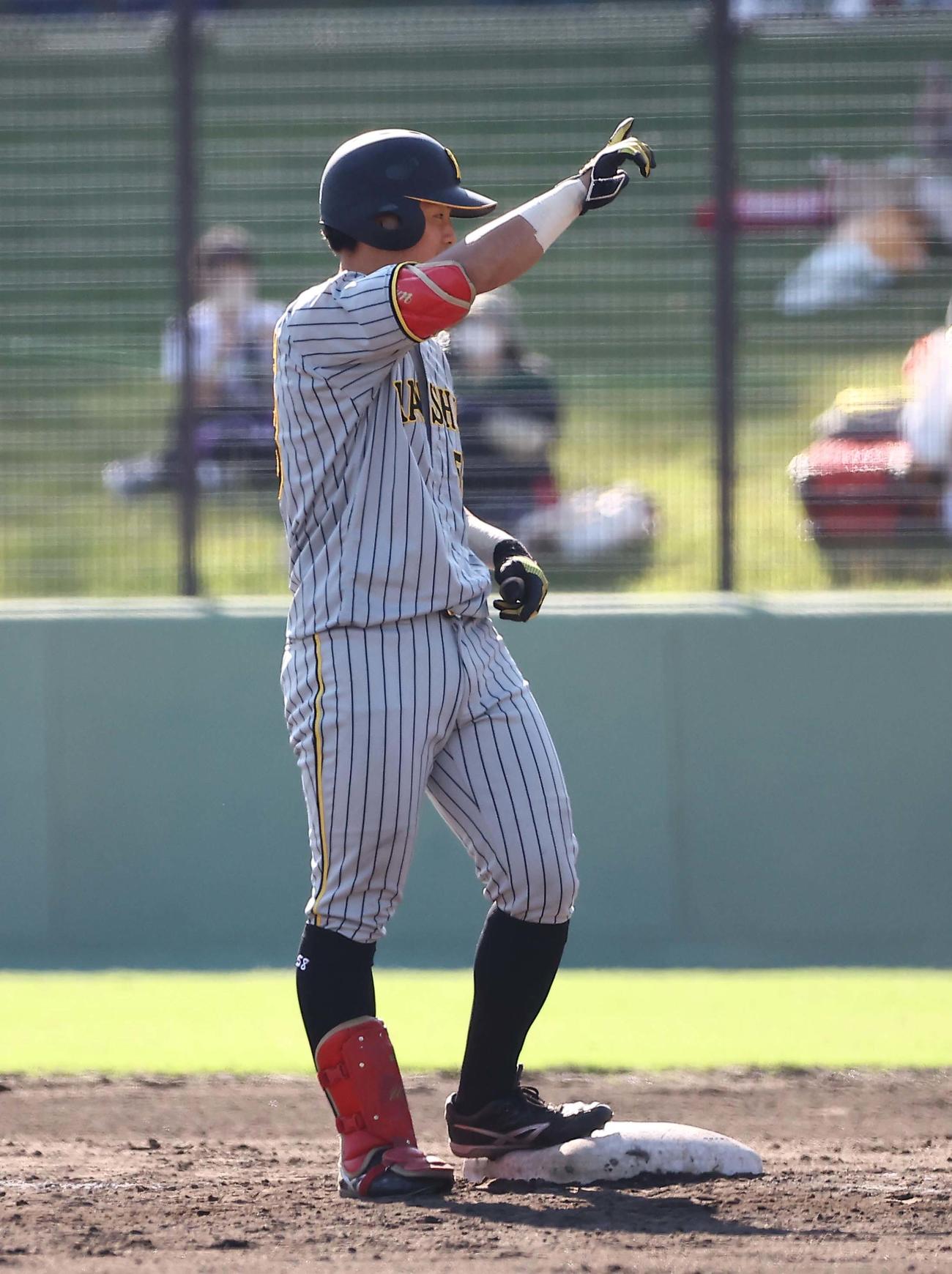 広島対阪神　9回表阪神2死一、二塁、前川は右前に適時打を放つ（撮影・上田博志）