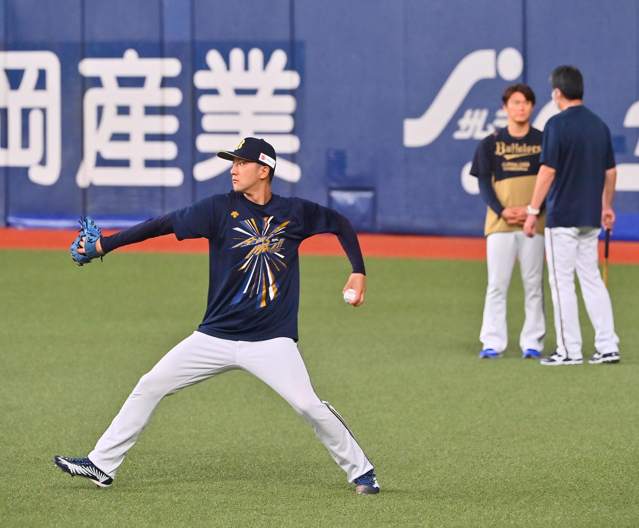 登板を前日に控えキャッチボールで調整するオリックス田嶋（撮影・和賀正仁）