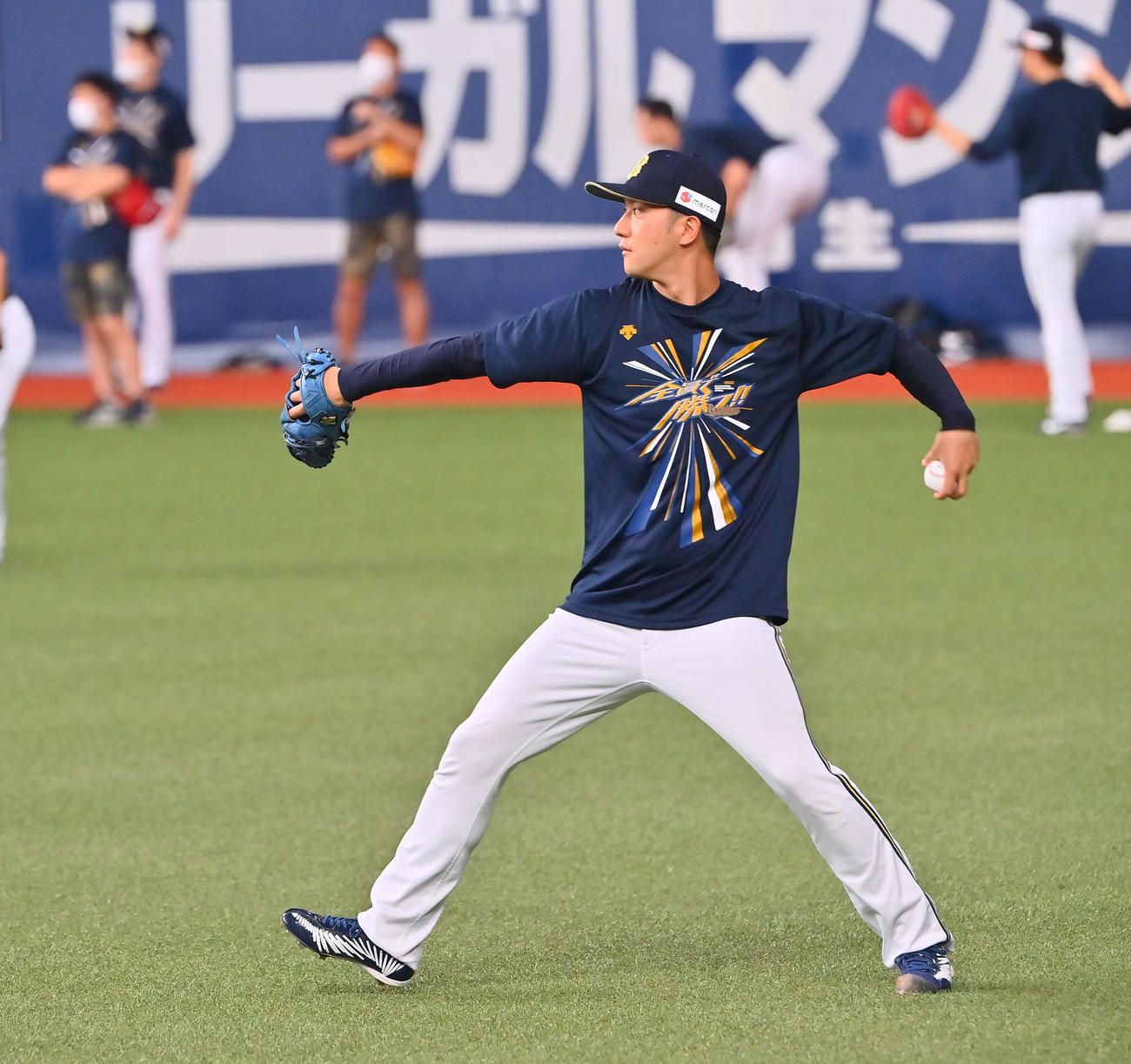 登板を前日に控えキャッチボールで調整するオリックス田嶋（撮影・和賀正仁）