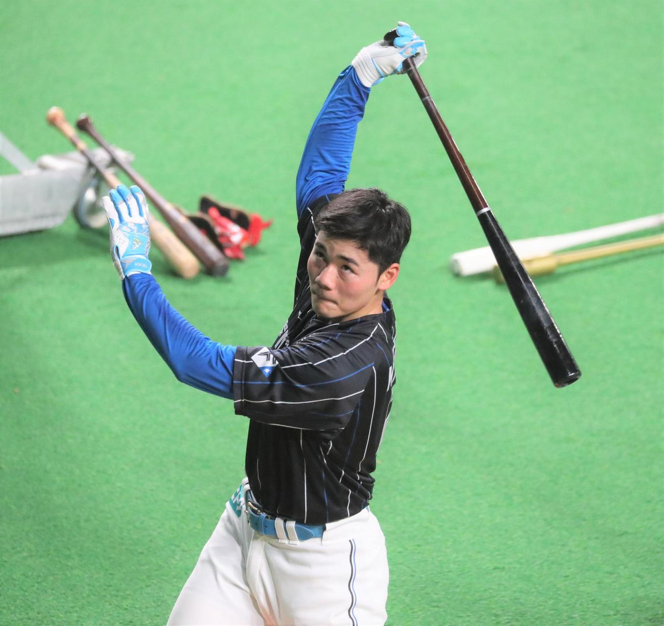 ティー打撃する日本ハム清宮（撮影・黒川智章）