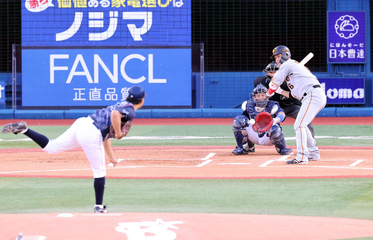 DeNA対巨人　1回表巨人1死、坂本は見逃し三振。投手今永（撮影・浅見桂子）