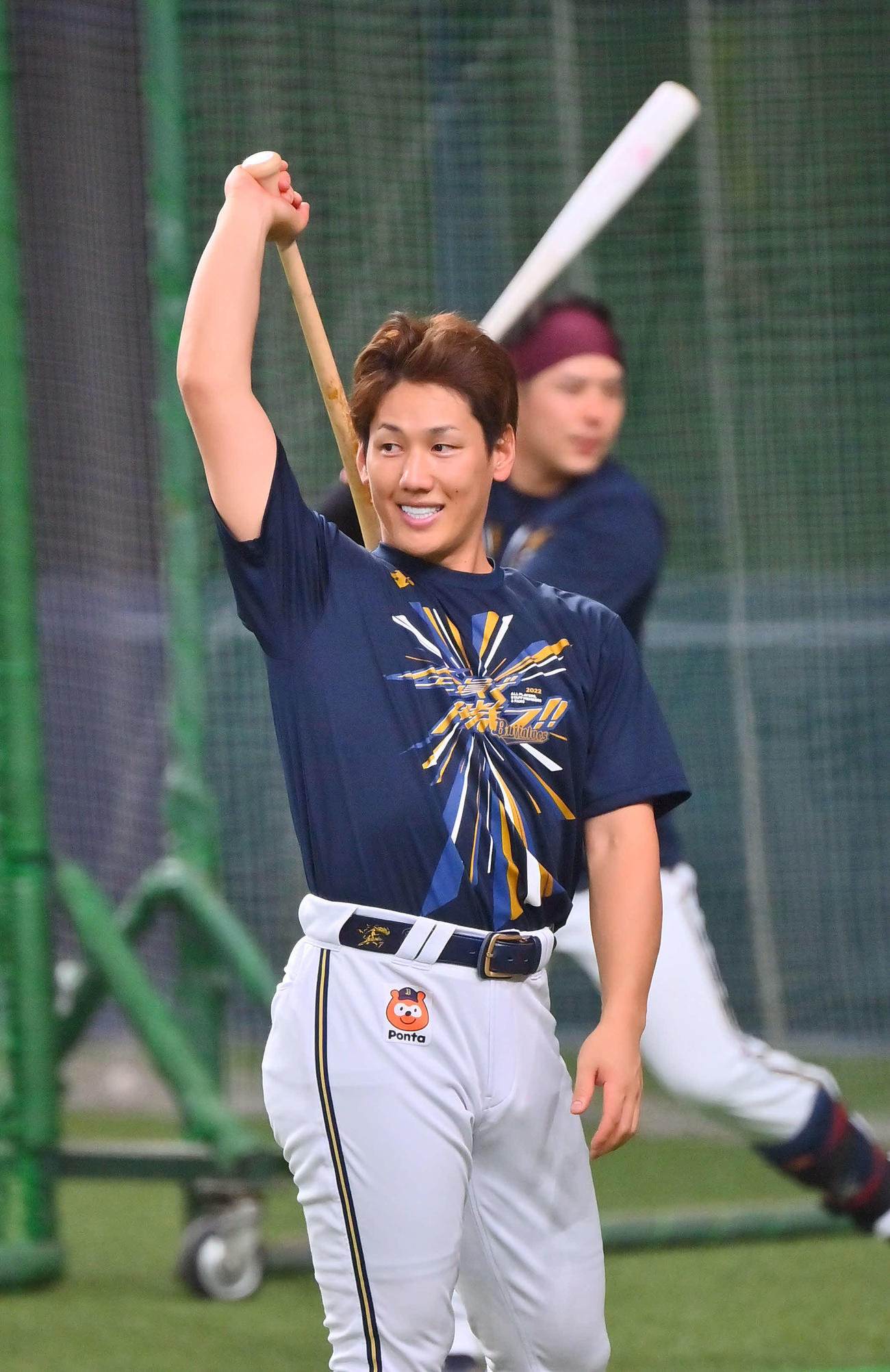 笑顔で練習を行うオリックス吉田正（撮影・和賀正仁）