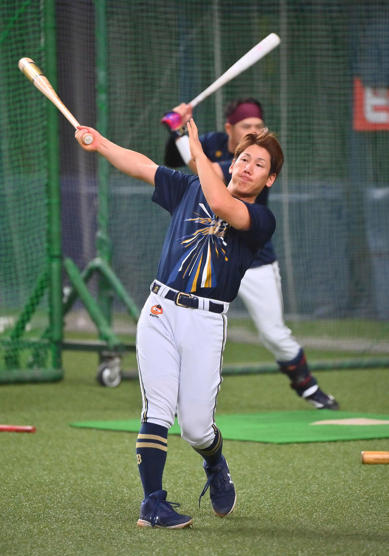 ロングティーで調整するオリックス吉田正（撮影・和賀正仁）