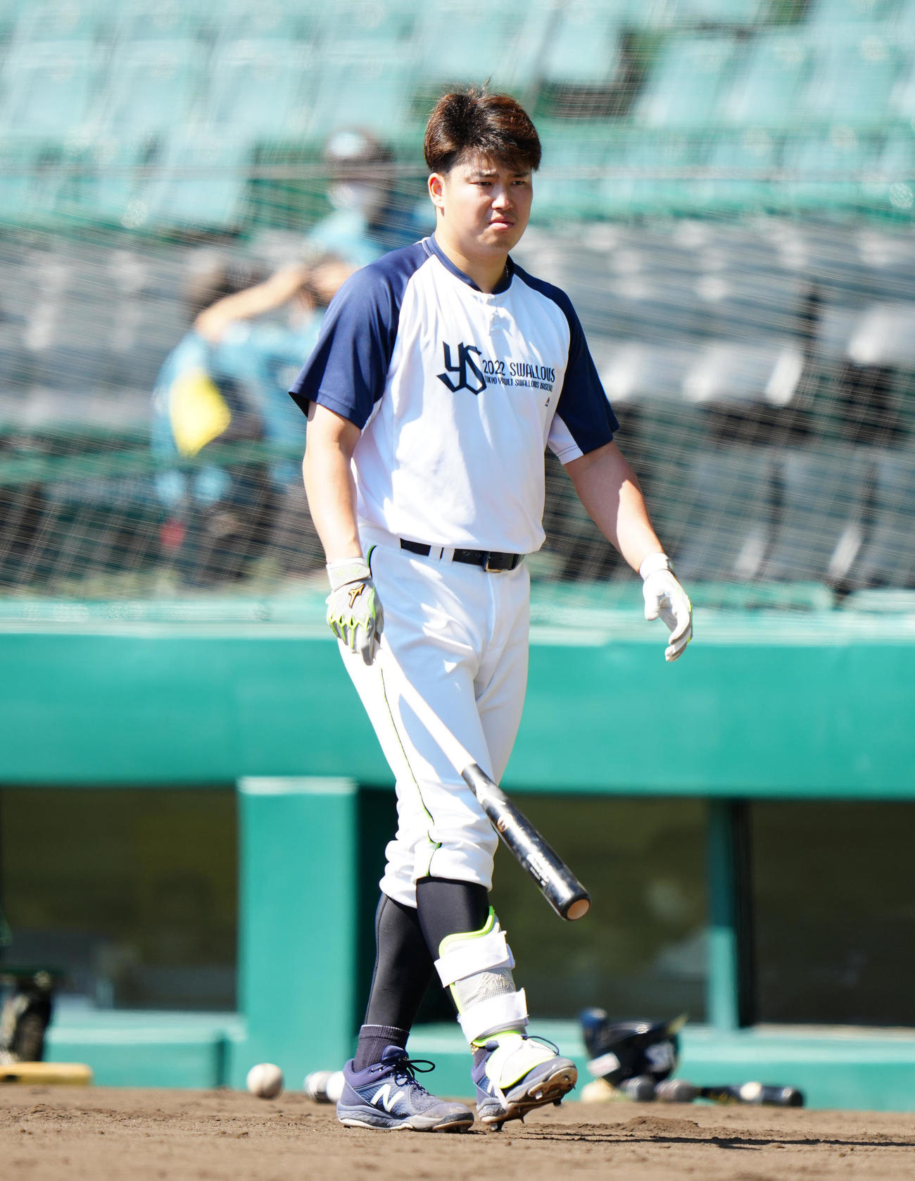 阪神対ヤクルト　試合前練習に臨むヤクルト村上（撮影・江口和貴）