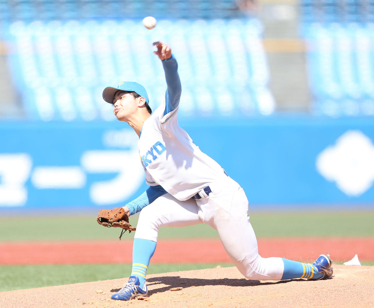 東大対早大　力投する東大先発の鈴木健（撮影・宮地輝）