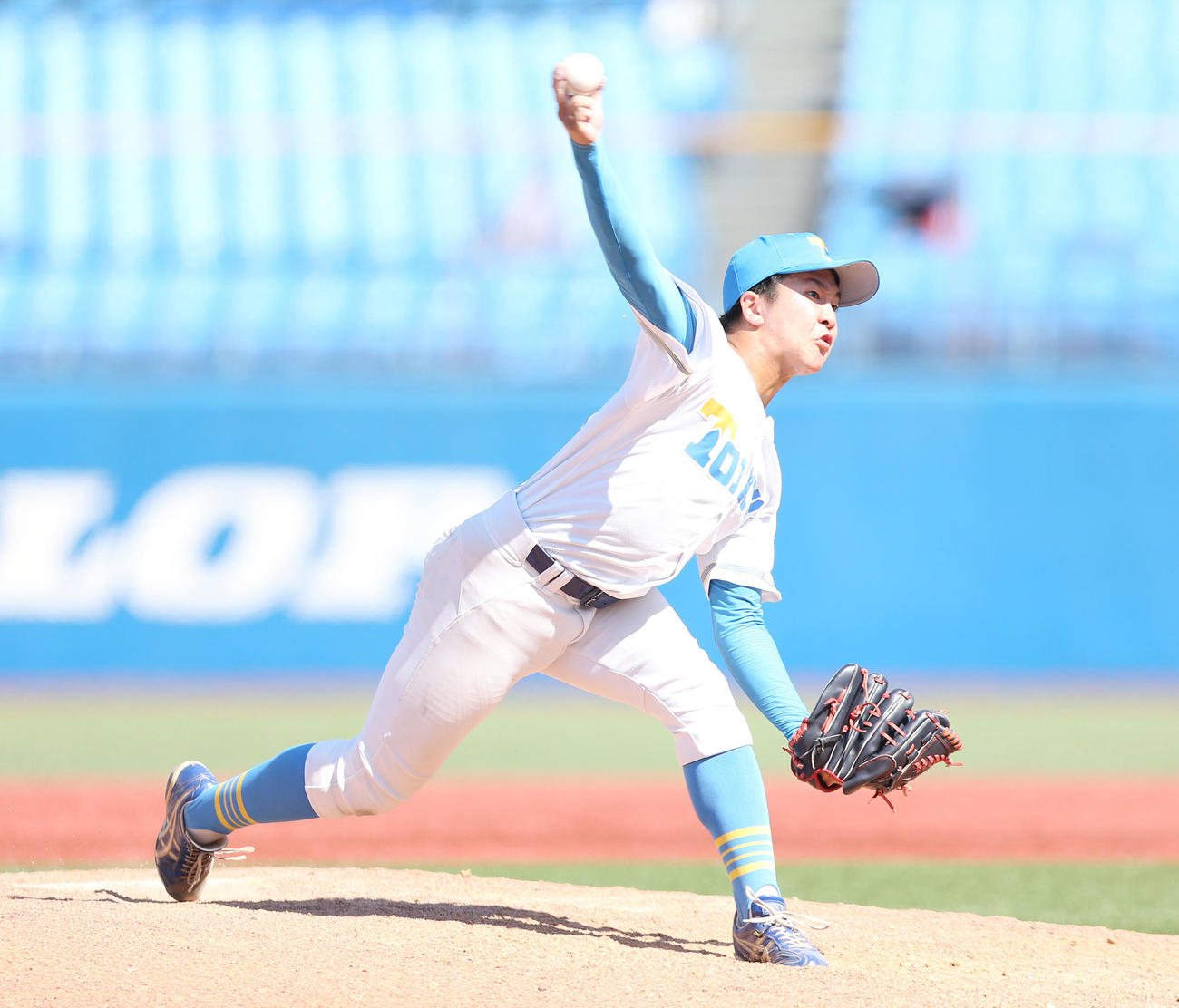 東大対早大　力投する東大2番手の松岡由（撮影・宮地輝）