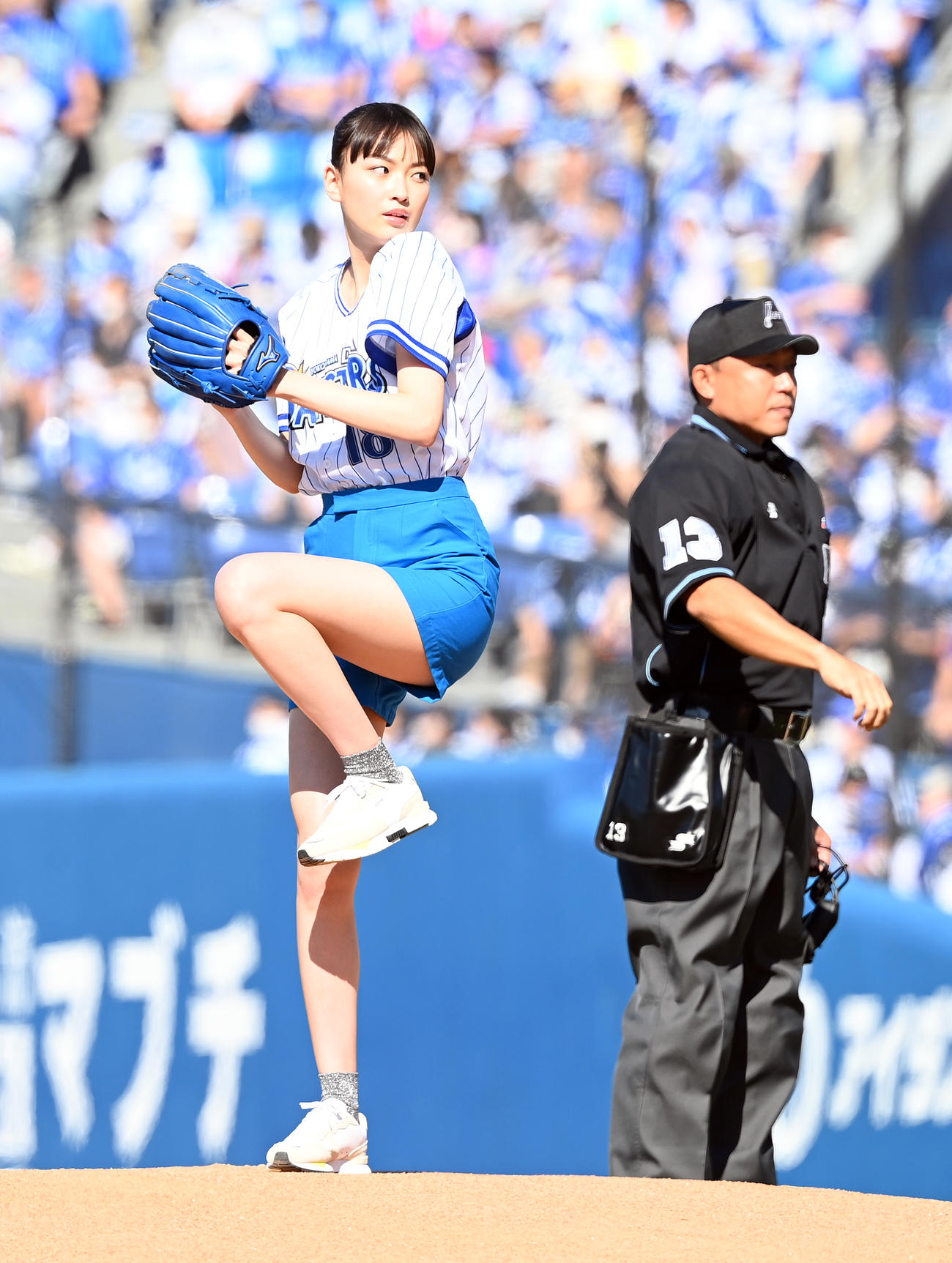 DeNA対巨人　DeNAの始球式を務めた茅島みずき（撮影・たえ見朱実）