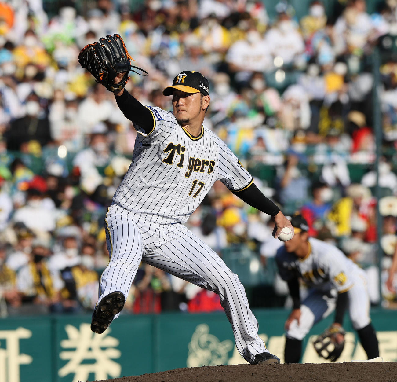 阪神対ヤクルト　7回、阪神5番手で登板の岩貞（撮影・上山淳一）