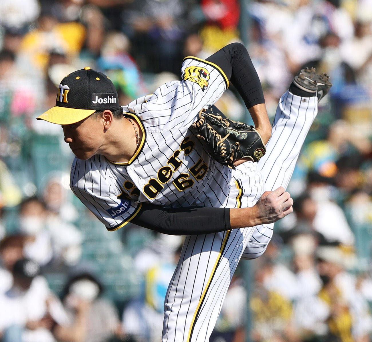 阪神対ヤクルト　4回、阪神2番手で登板の湯浅（撮影・上山淳一）