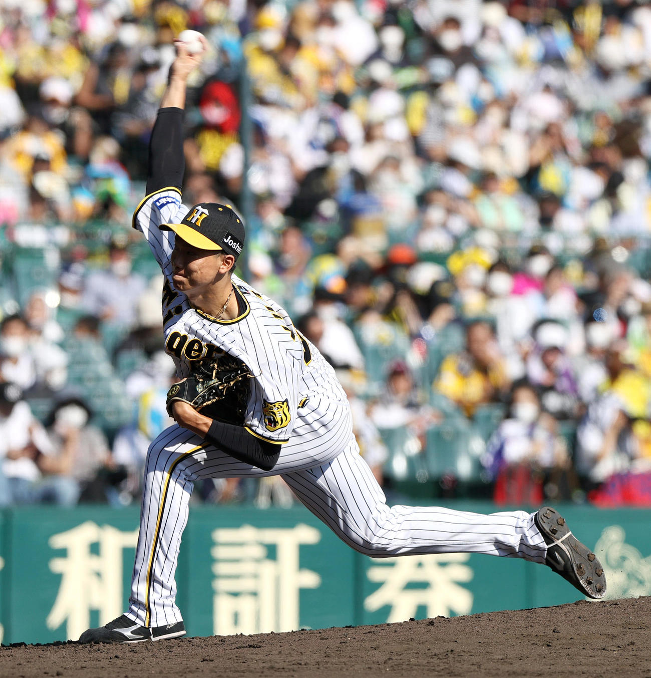 阪神対ヤクルト　4回、阪神2番手で登板の湯浅（撮影・上山淳一）