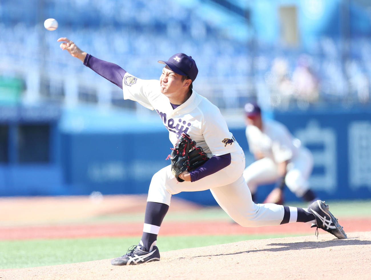 明大対法大　力投する明大先発の村田（撮影・宮地輝）