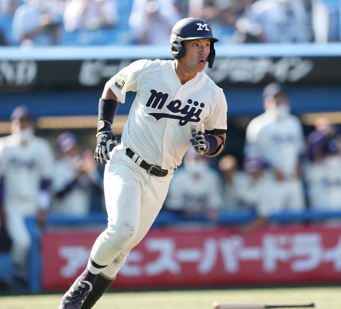 明大対法大　3回表明大2死満塁、山田陸が四球を見極め押しだしとなる（撮影・宮地輝）