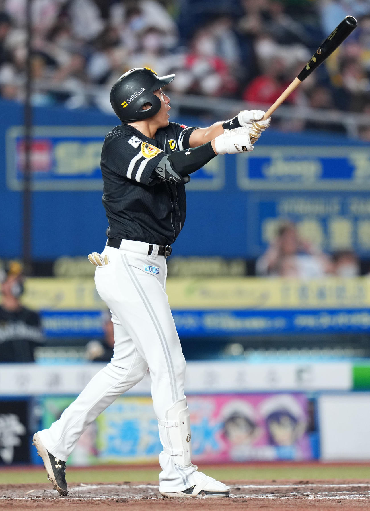 ロッテ対ソフトバンク　4回表ソフトバンク無死、左越え本塁打を放つ柳田（撮影・横山健太）