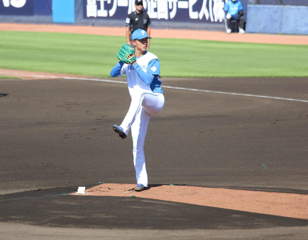 日本ハム対ロッテ　先発で2回2安打3失点だった日本ハム達（撮影・木下大輔）