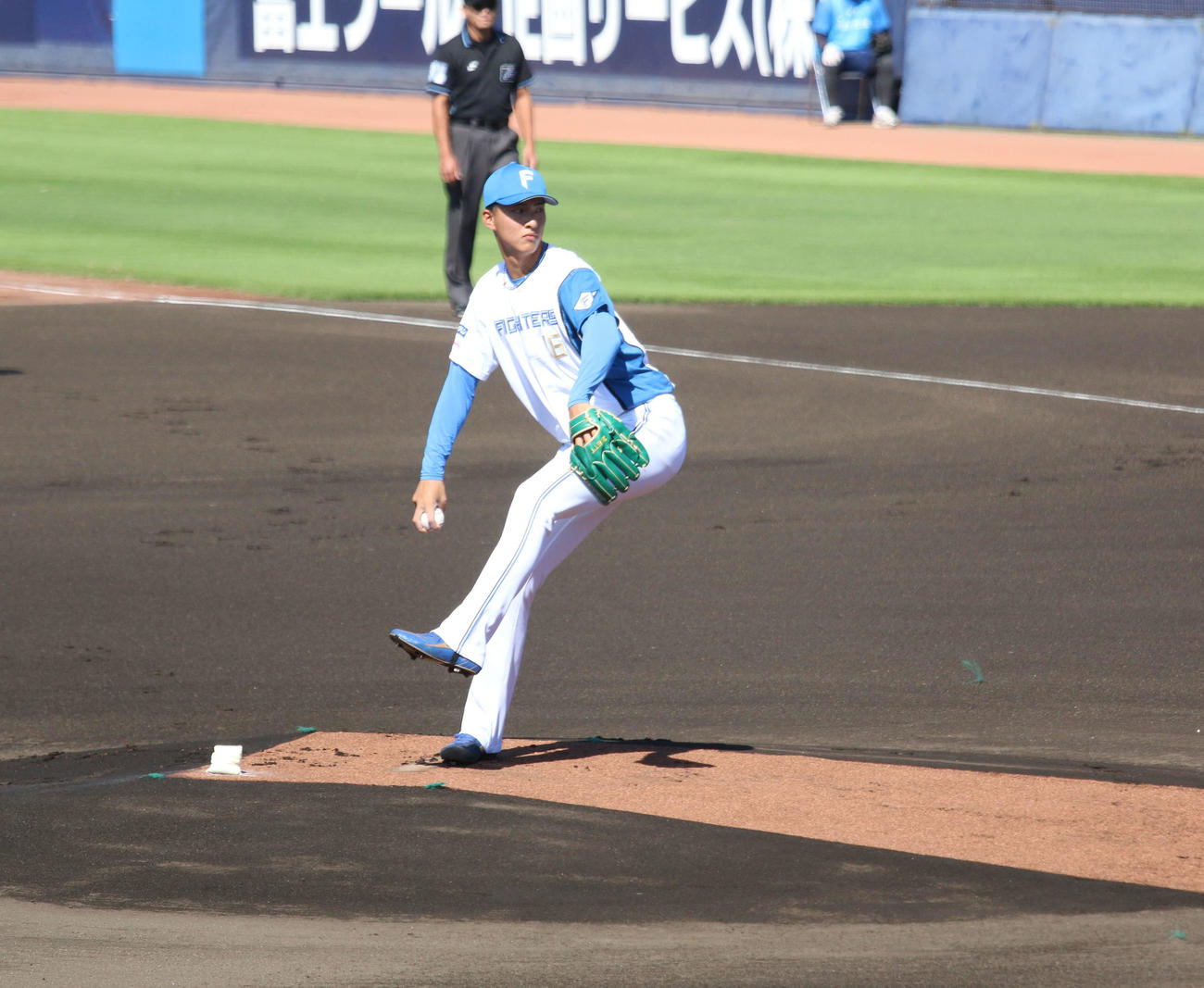 日本ハム対ロッテ　先発で2回2安打3失点だった日本ハム達（撮影・木下大輔）