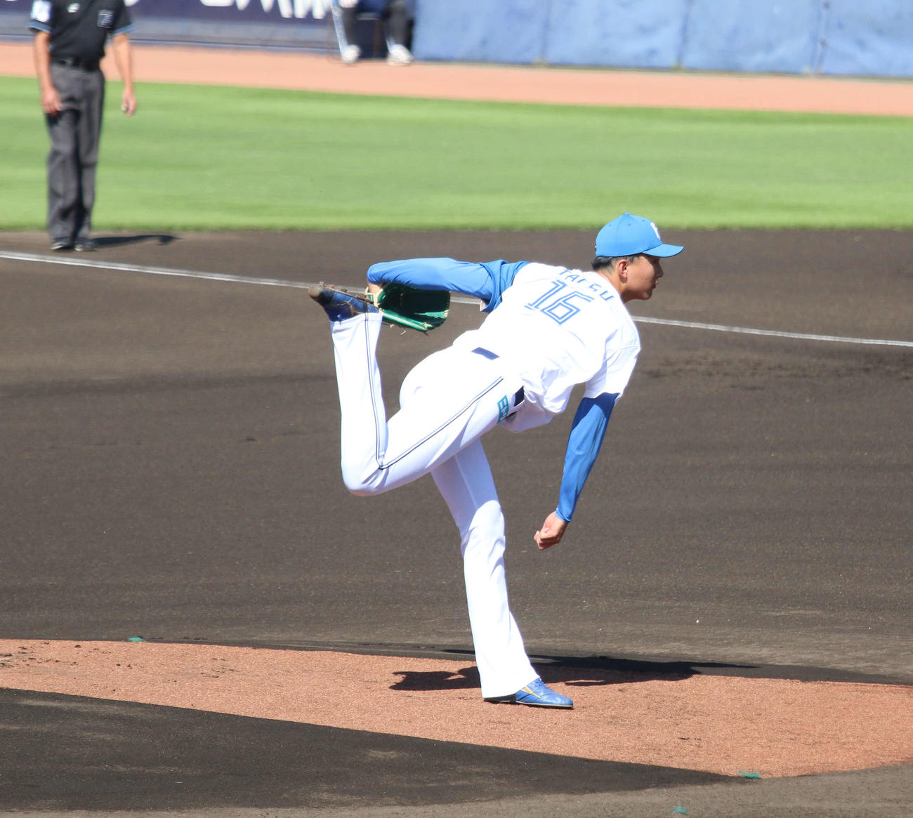 日本ハム対ロッテ　先発で2回2安打3失点だった日本ハム達（撮影・木下大輔）