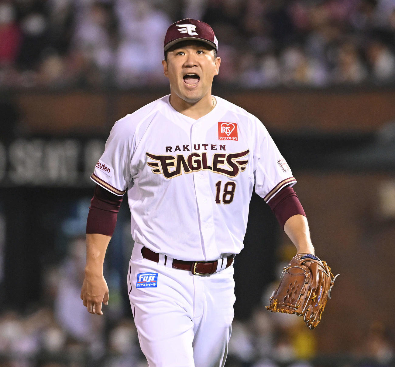 楽天対オリックス　1回表オリックス2死、中川圭を空振り三振に仕留めさけぶ楽天田中将（撮影・滝沢徹郎）