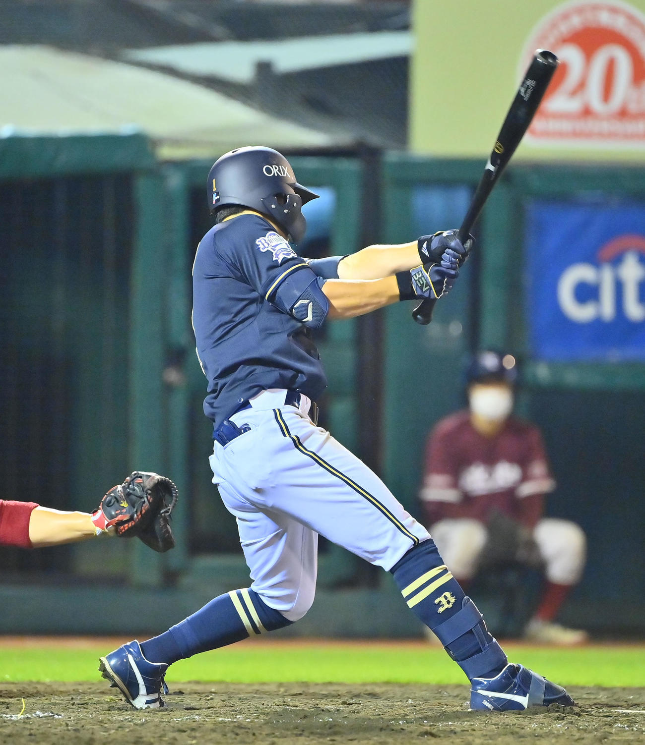 楽天対オリックス　5回表オリックス無死満塁、左前適時打を放つ福田（撮影・和賀正仁）