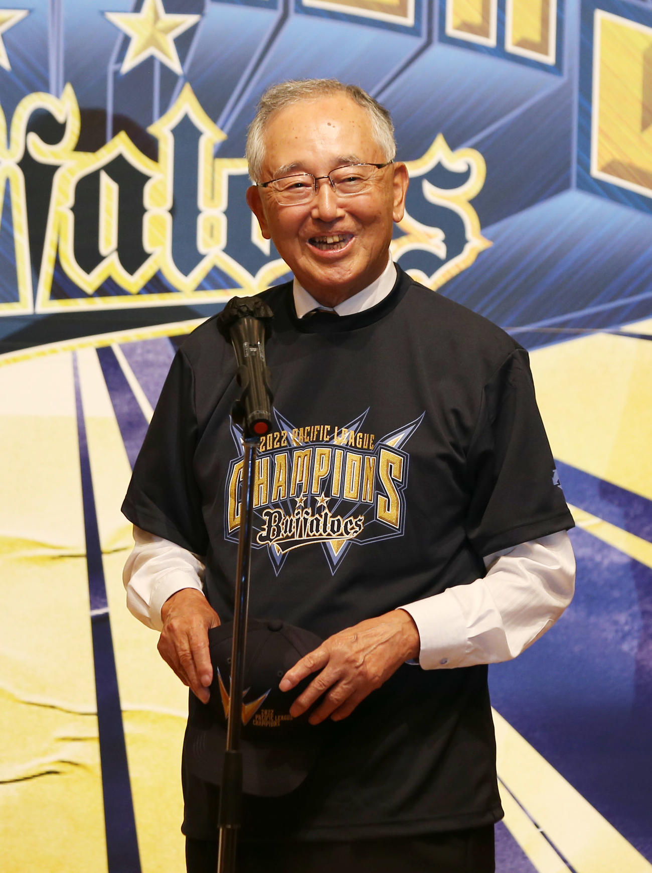 パ・リーグ連覇を果たし、祝勝会であいさつするオリックス宮内オーナー（撮影・前田充）