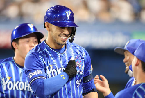 村上宗隆 最終戦で王貞治超え56号 ３冠王決めた 坂口 内川 嶋涙と笑顔で有終 ライブ詳細 プロ野球ライブ速報写真ニュース 日刊スポーツ