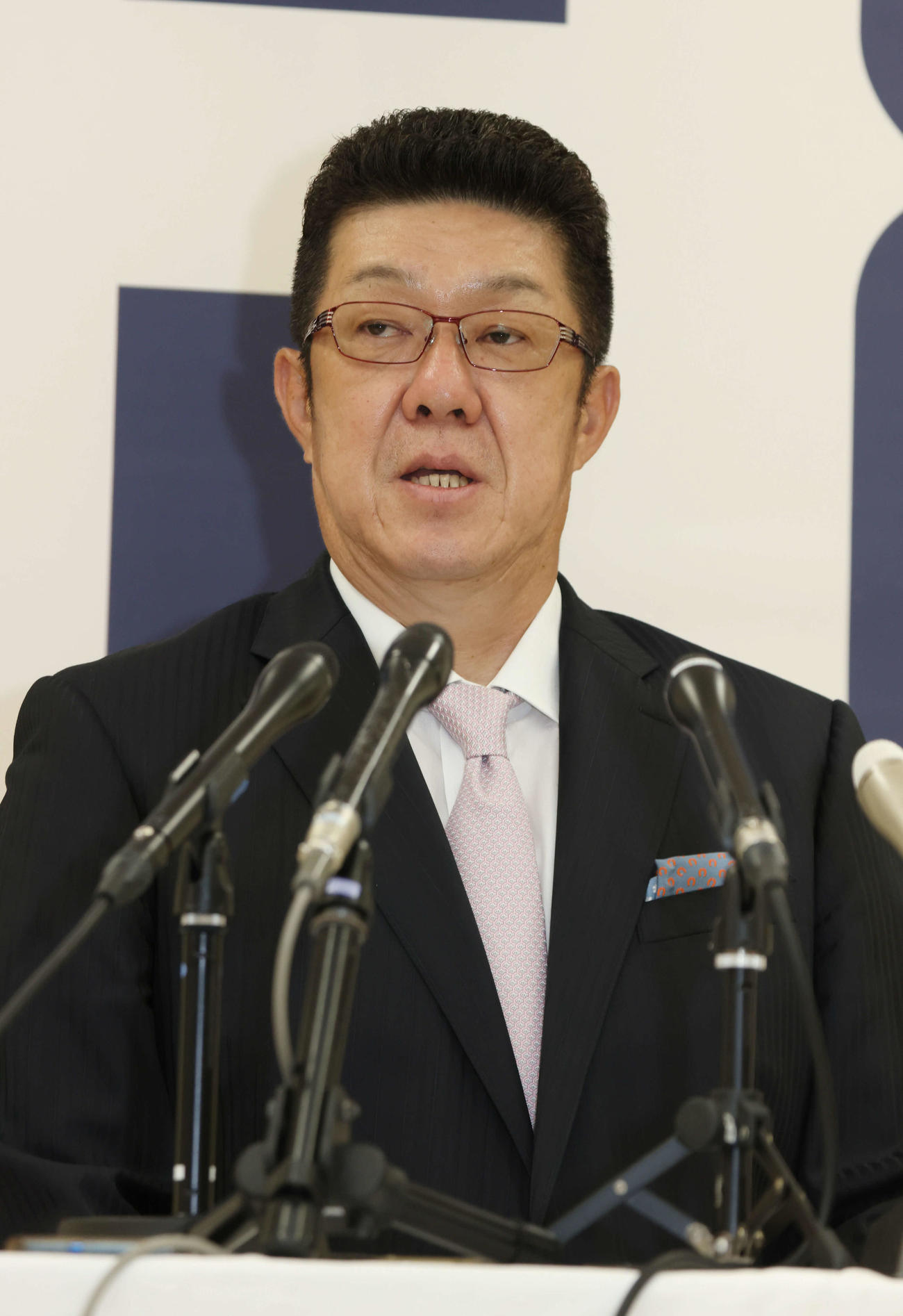 辞任会見を行う広島佐々岡真司監督（撮影・加藤孝規）
