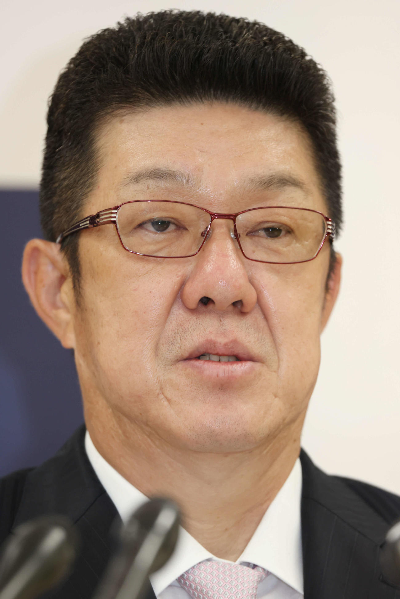 辞任会見を行う広島佐々岡真司監督（撮影・加藤孝規））