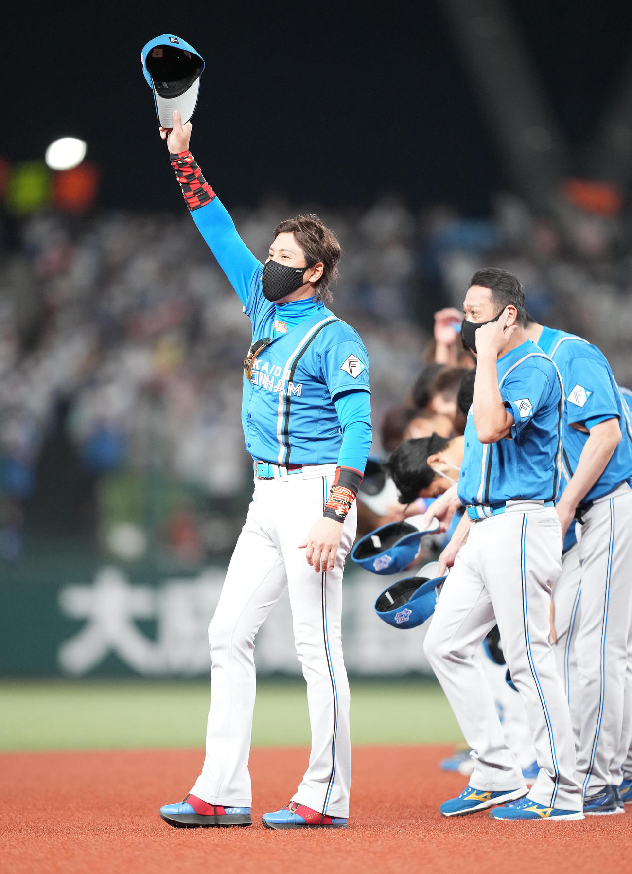 日本ハム新庄剛志監督（左）（2022年10月2日撮影）