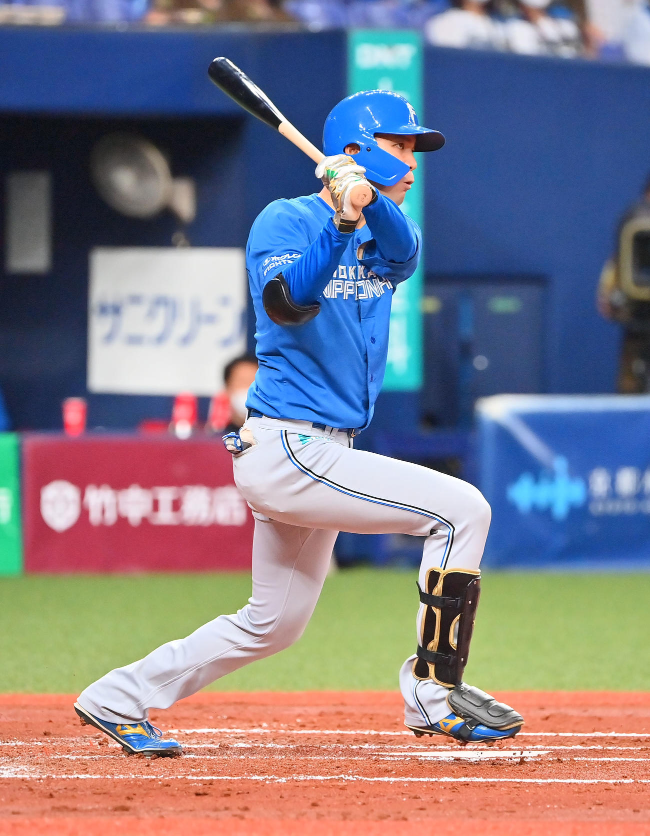 8月7日、オリックス対日本ハム　2回表日本ハム無死一塁、片岡は右前にプロ初安打を放つ
