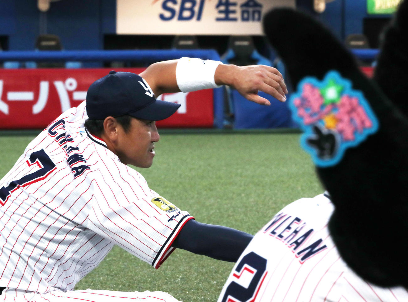 ヤクルト対DeNA　試合前、ウオーミングアップするヤクルト内川（撮影・河田真司）