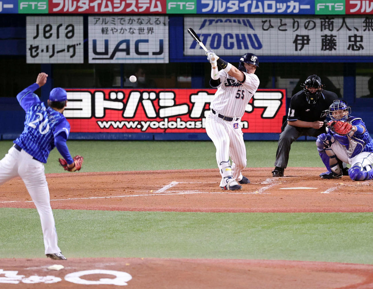 1回裏ヤクルト1死一、二塁、村上は二塁ゴロに倒れる。投手坂本（撮影・浅見桂子）