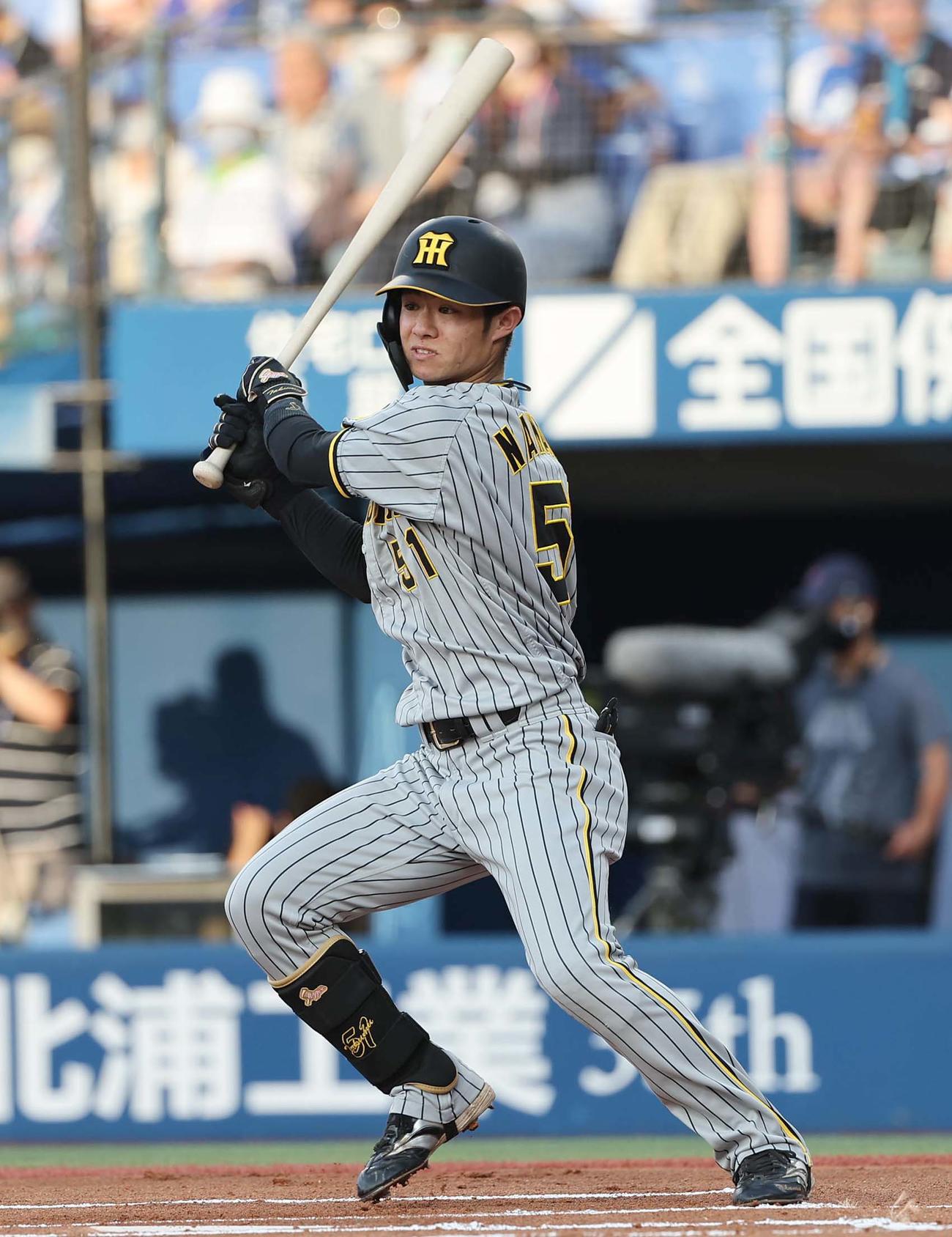 6月29日横浜スタジアム　DeNA対阪神　1回表阪神無死、中野は左前打を放つ