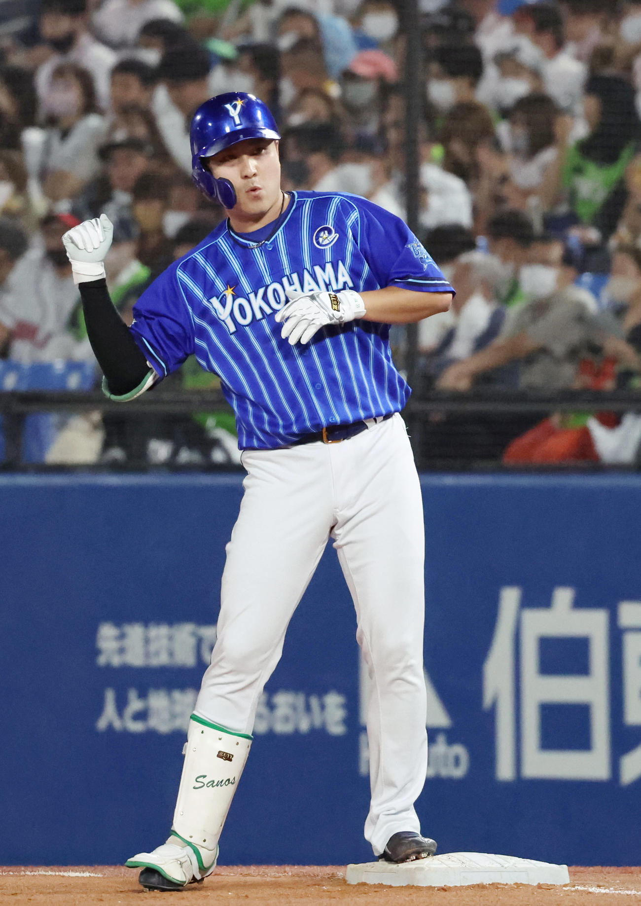 ヤクルト対DeNA 6回表DeNA無死、左前打を放つ佐野（撮影・狩俣裕三）