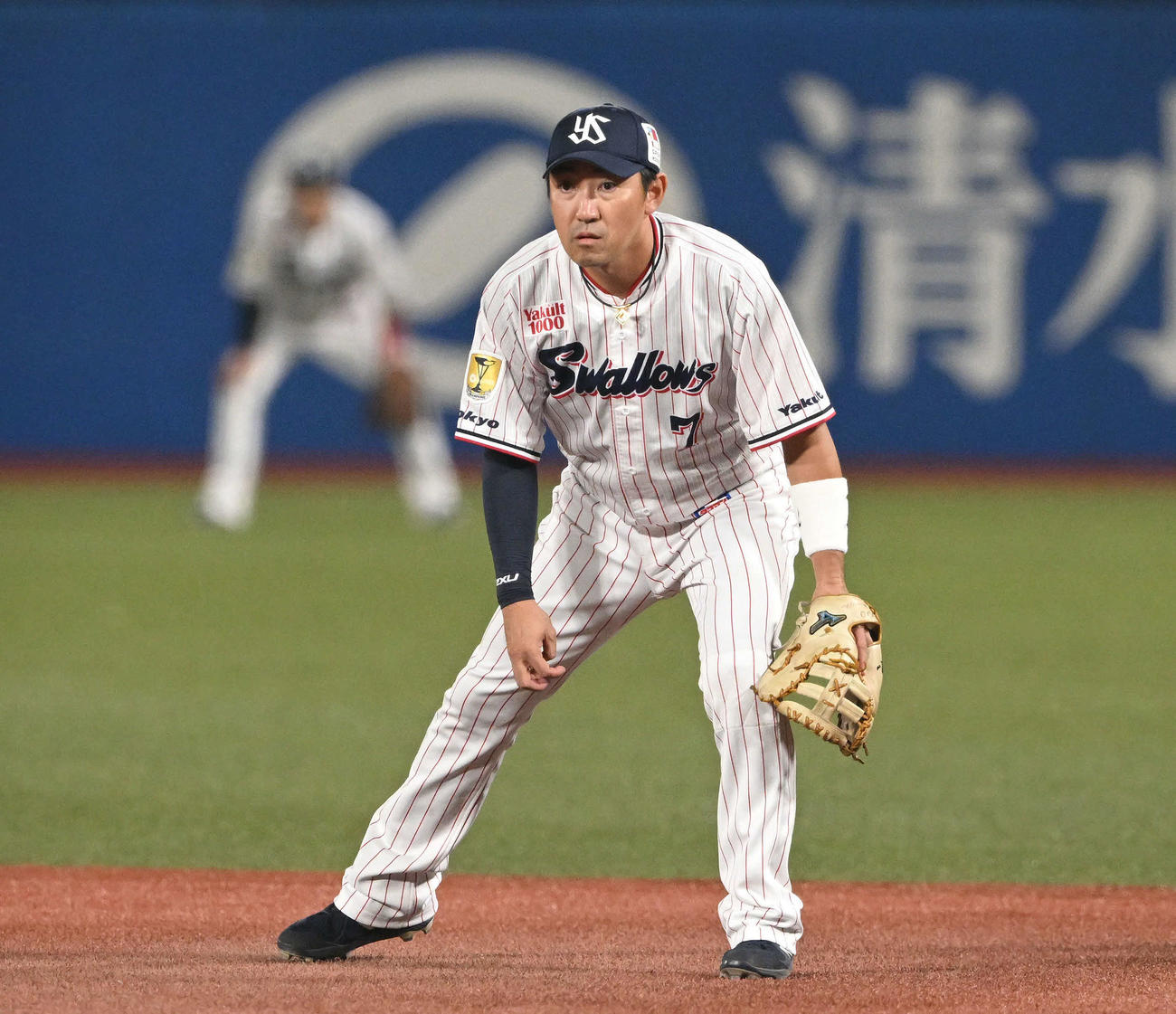ヤクルト対DeNA　一塁の守備に就くヤクルト内川（撮影・滝沢徹郎）