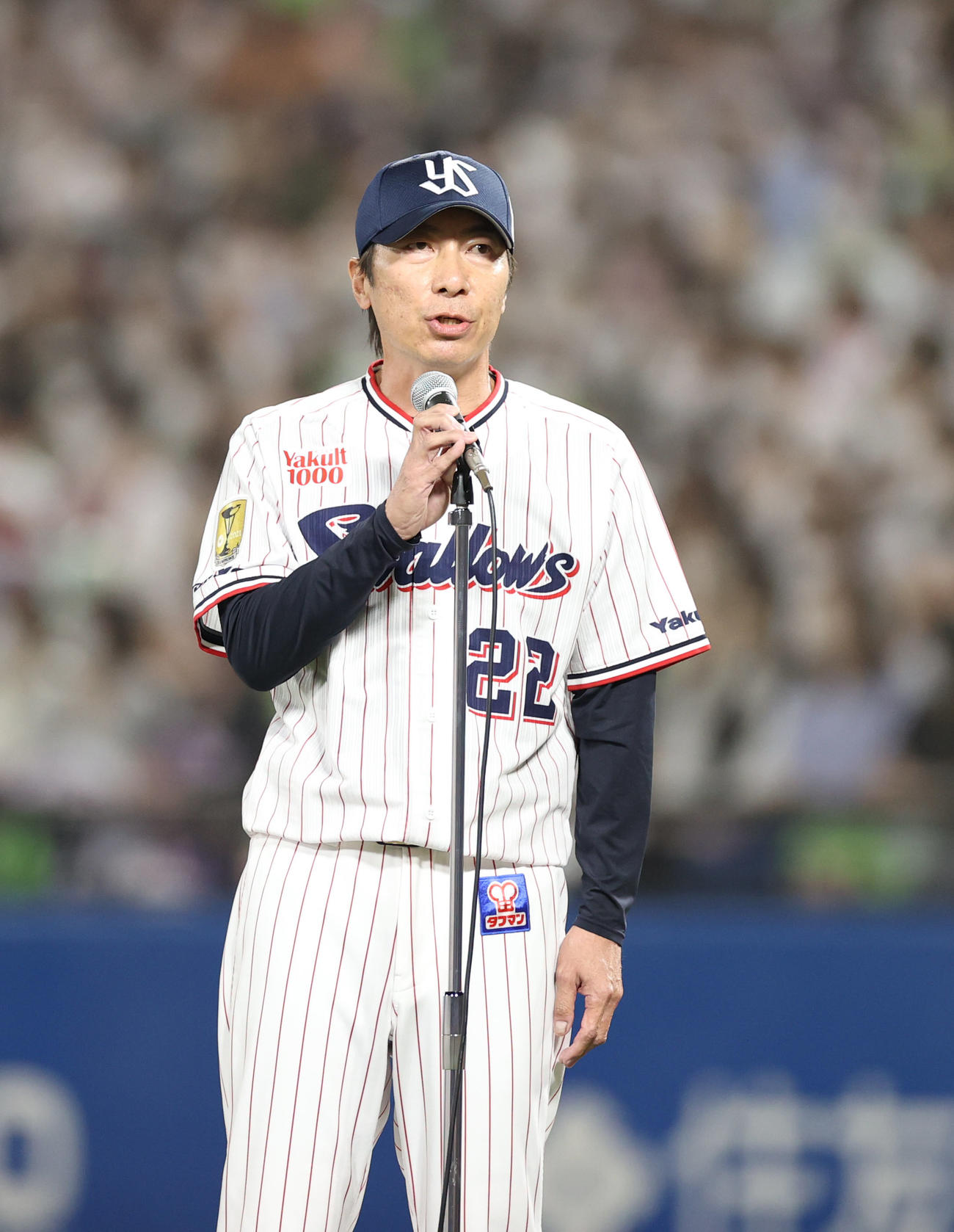 ヤクルト対DeNA　試合後、シーズン終了のあいさつをする高津監督（撮影・狩俣裕三）