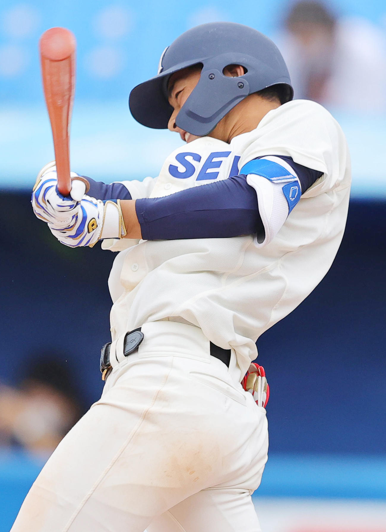 立大対法大　6回裏法大無死二塁、左越え2点本塁打を放つ今泉（撮影・野上伸悟）
