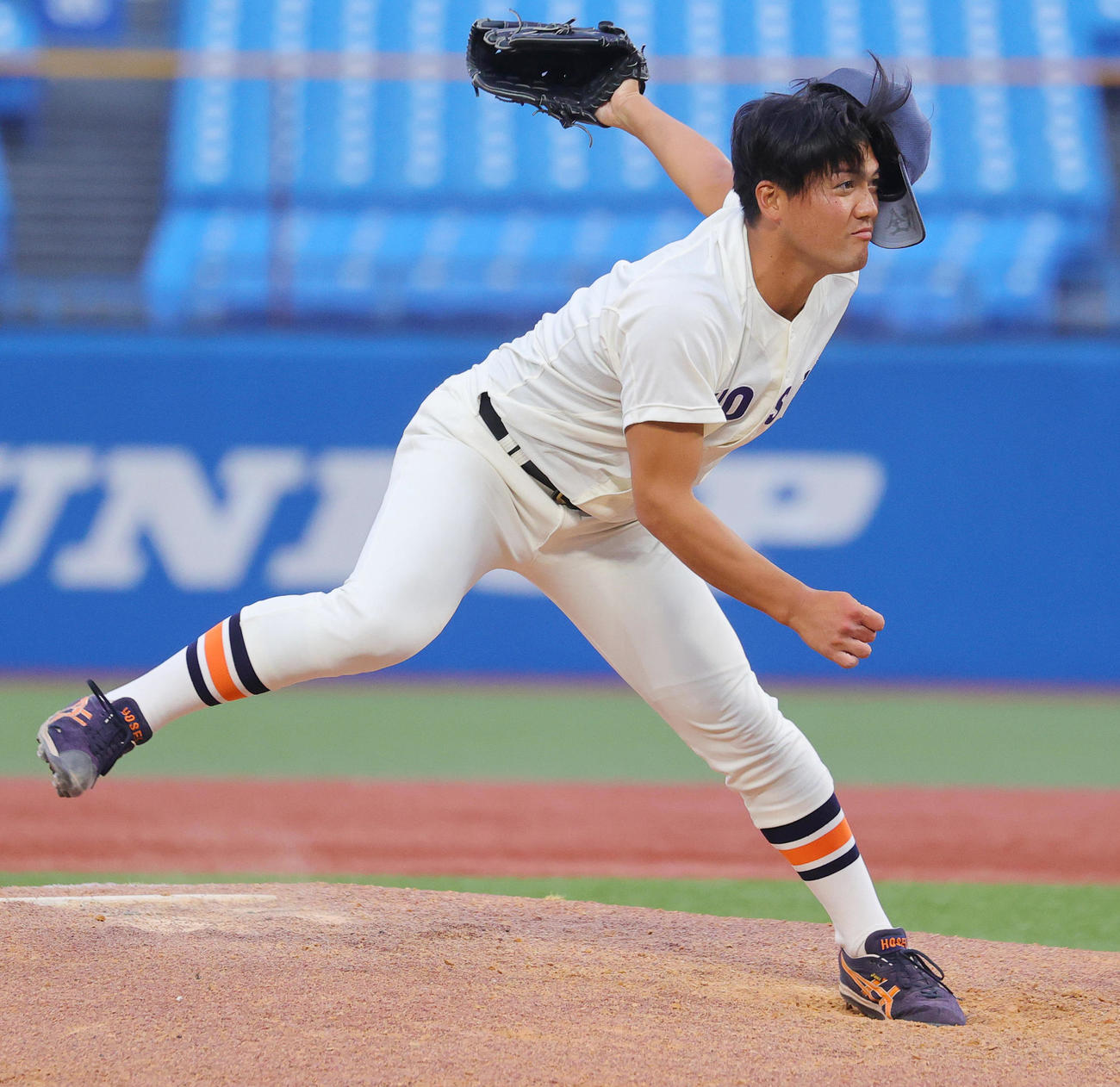 立大対法大　力投する法大・野尻（撮影・野上伸悟）