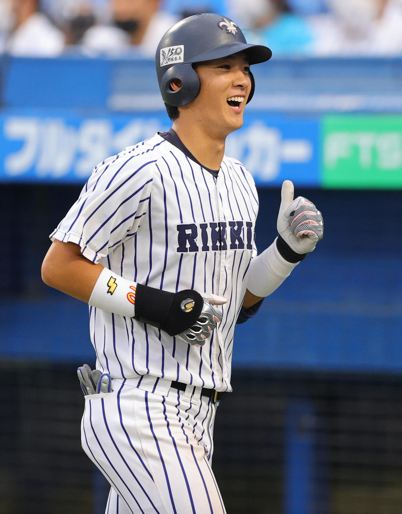 立大対法大　8回表立大2死、左越え本塁打を放ち笑顔の山田（撮影・野上伸悟）