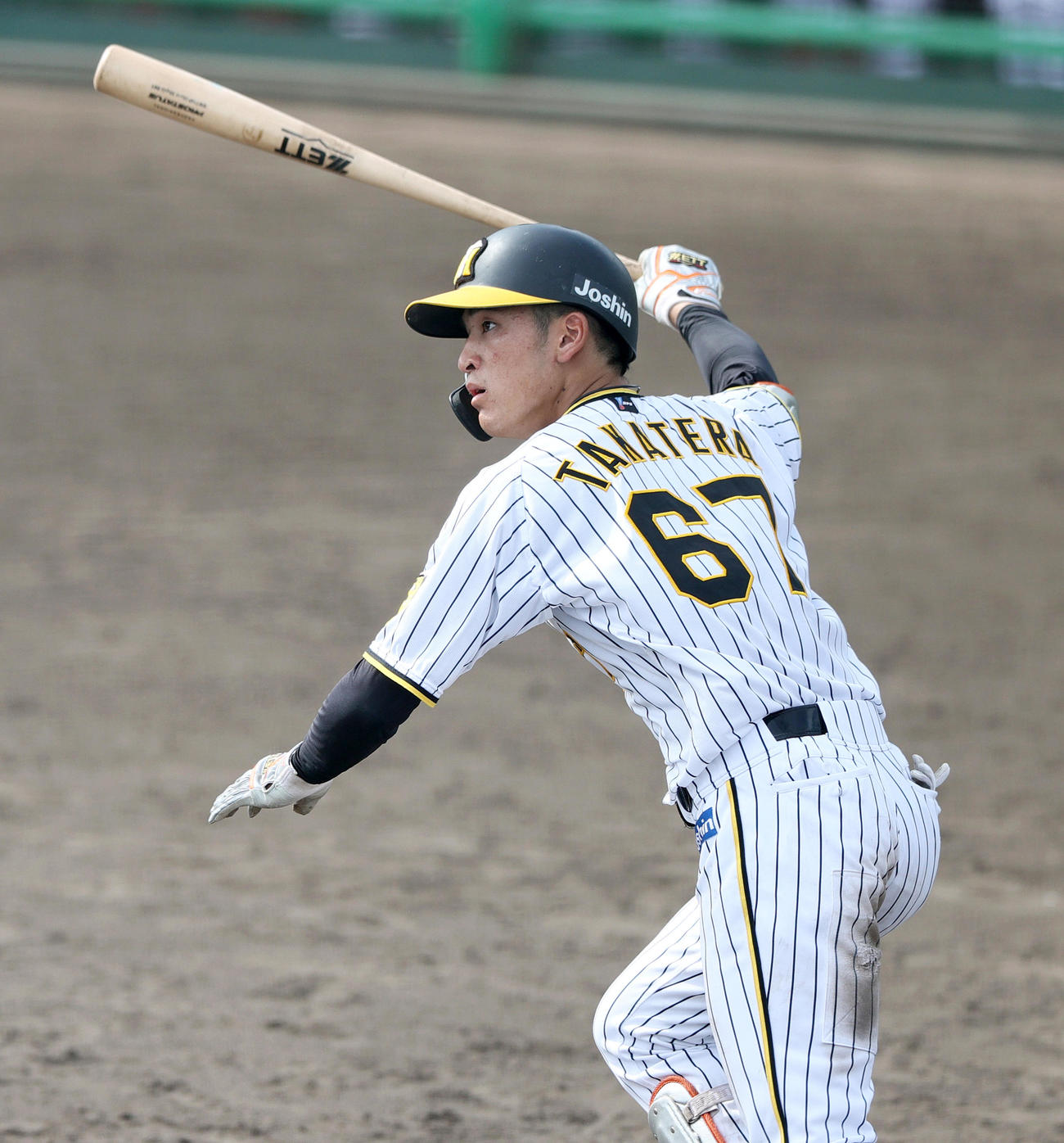 練習試合　阪神対日本生命　5回裏阪神2死三塁、高寺は左前適時打を放つ（撮影・上山淳一）