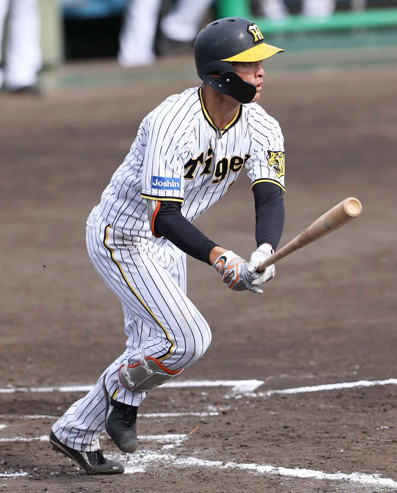 練習試合・阪神2軍対日本生命　7回裏阪神1死、高寺は右前打を放つ（撮影・上山淳一）