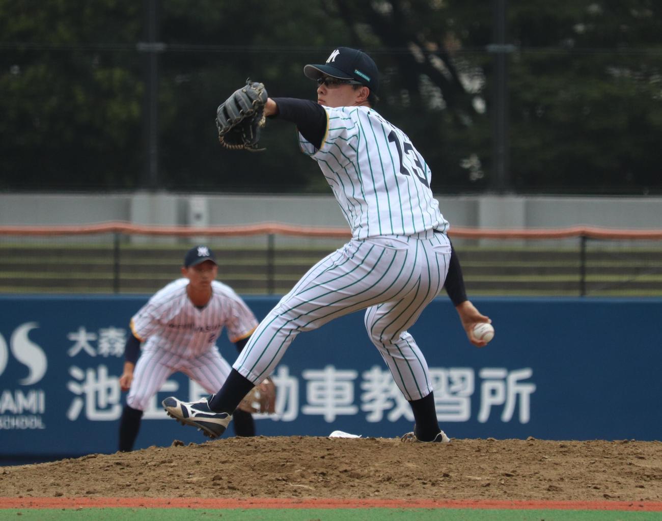 明治安田生命対JR東日本　先発し、力投する明治安田生命・高杉（撮影・阿部泰斉）