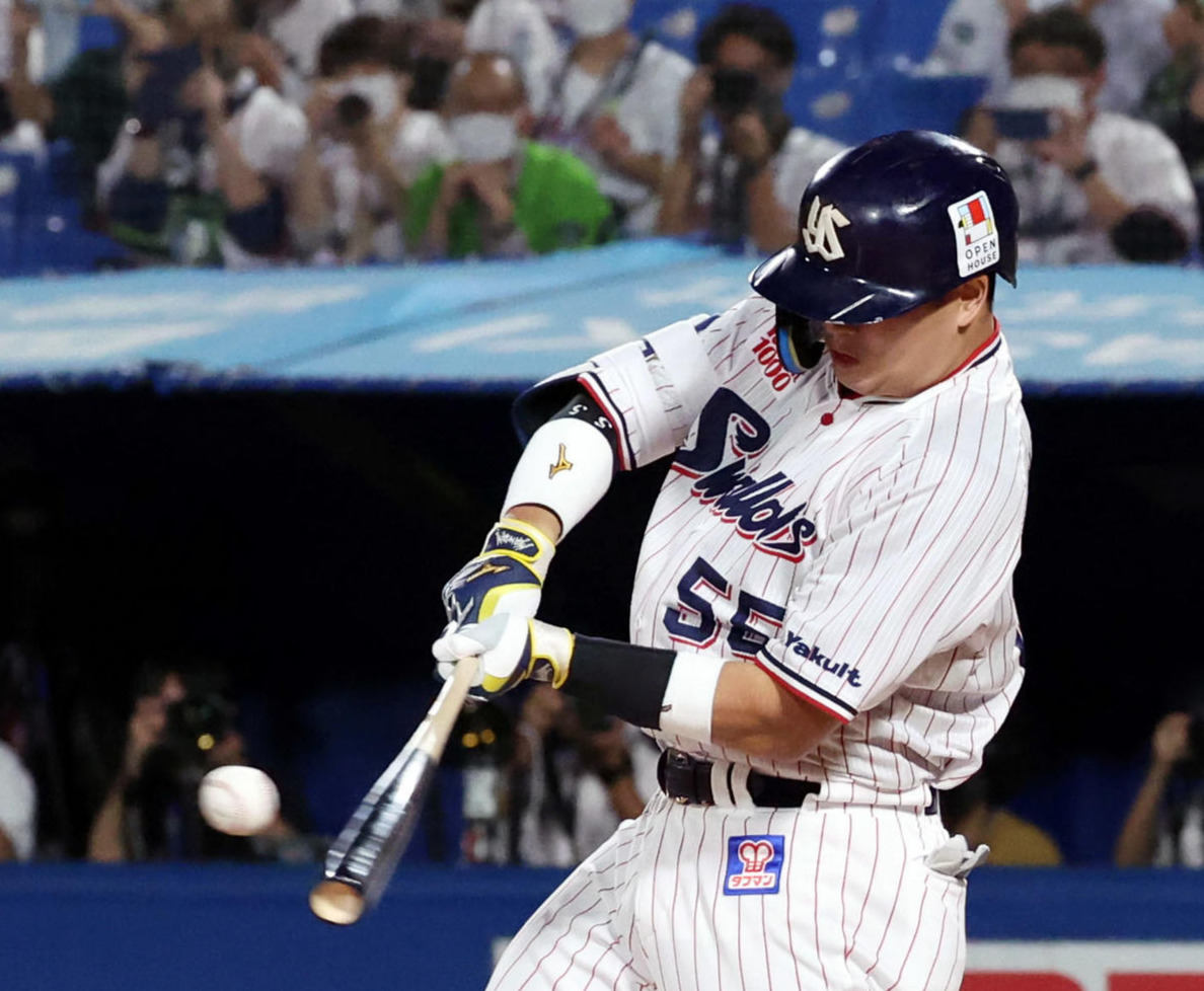 10月3日、ヤクルト村上は日本選手最多となる56号右越え本塁打を放つ