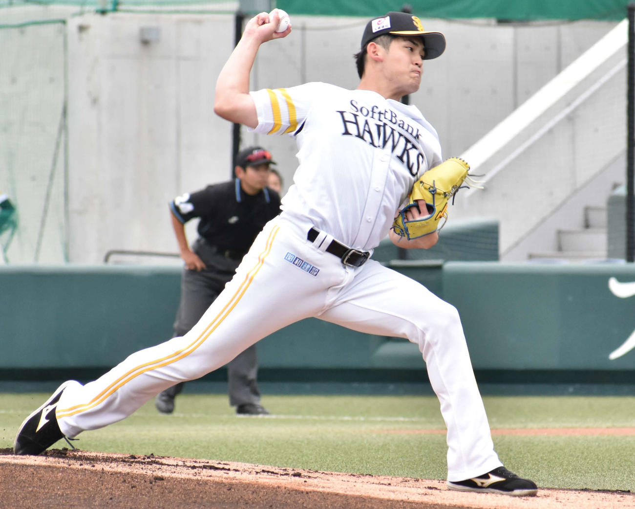プロ初登板に臨んだソフトバンク風間（撮影・只松憲）