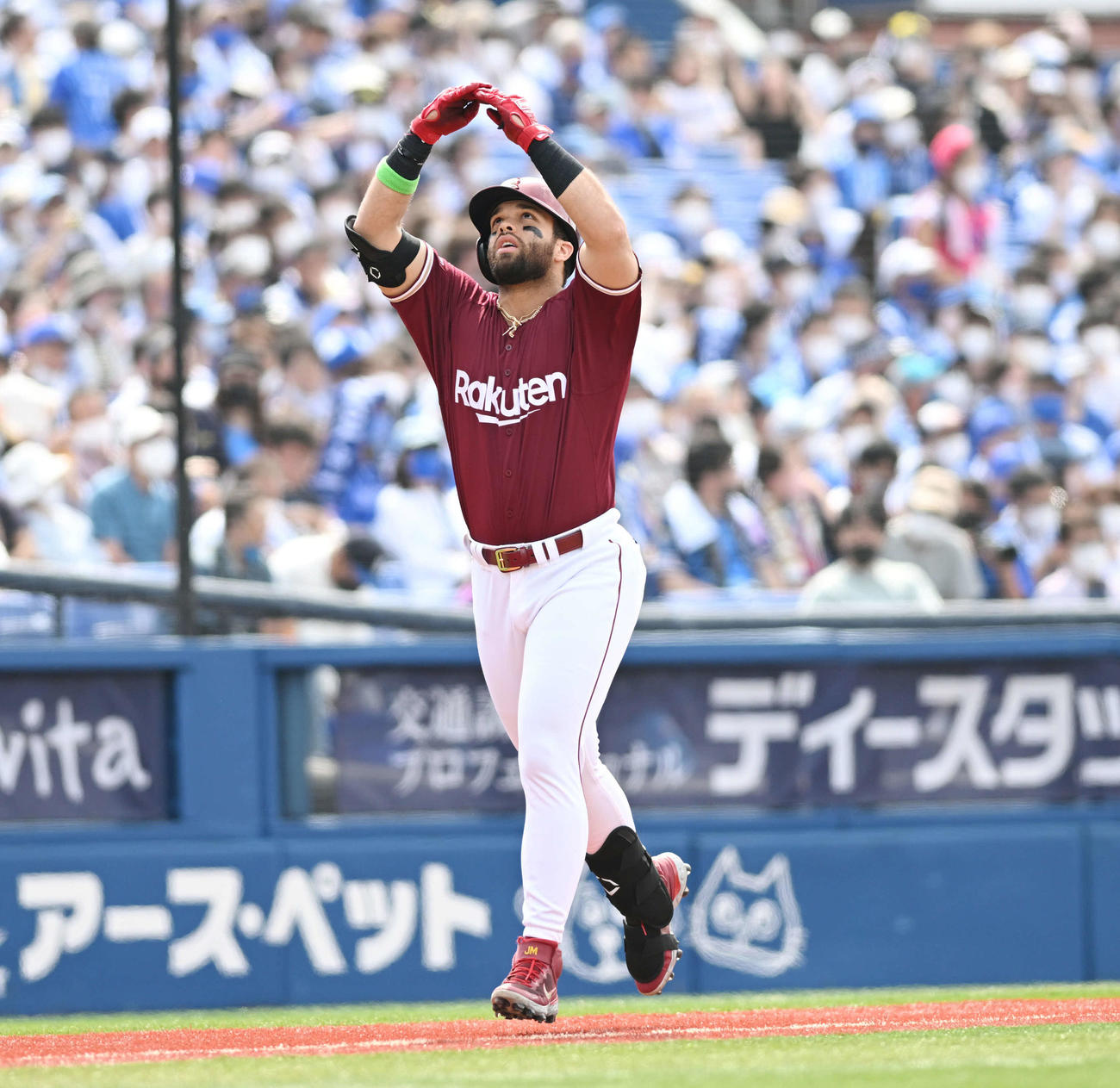 ポーズを決めるマルモレホス（2022年6月5日撮影）