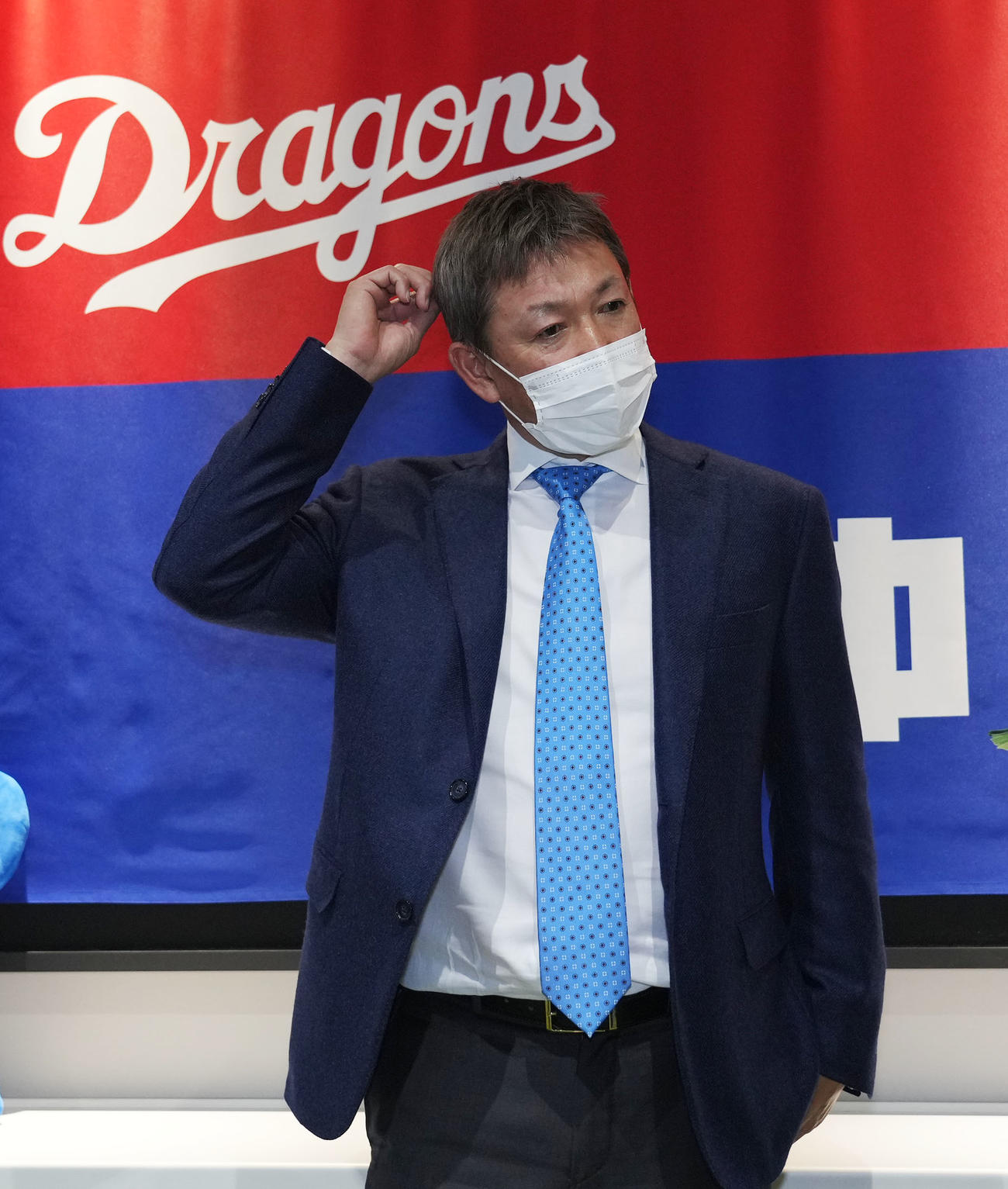 スカウト会議を終え取材に応じる立浪監督（撮影・森本幸一）