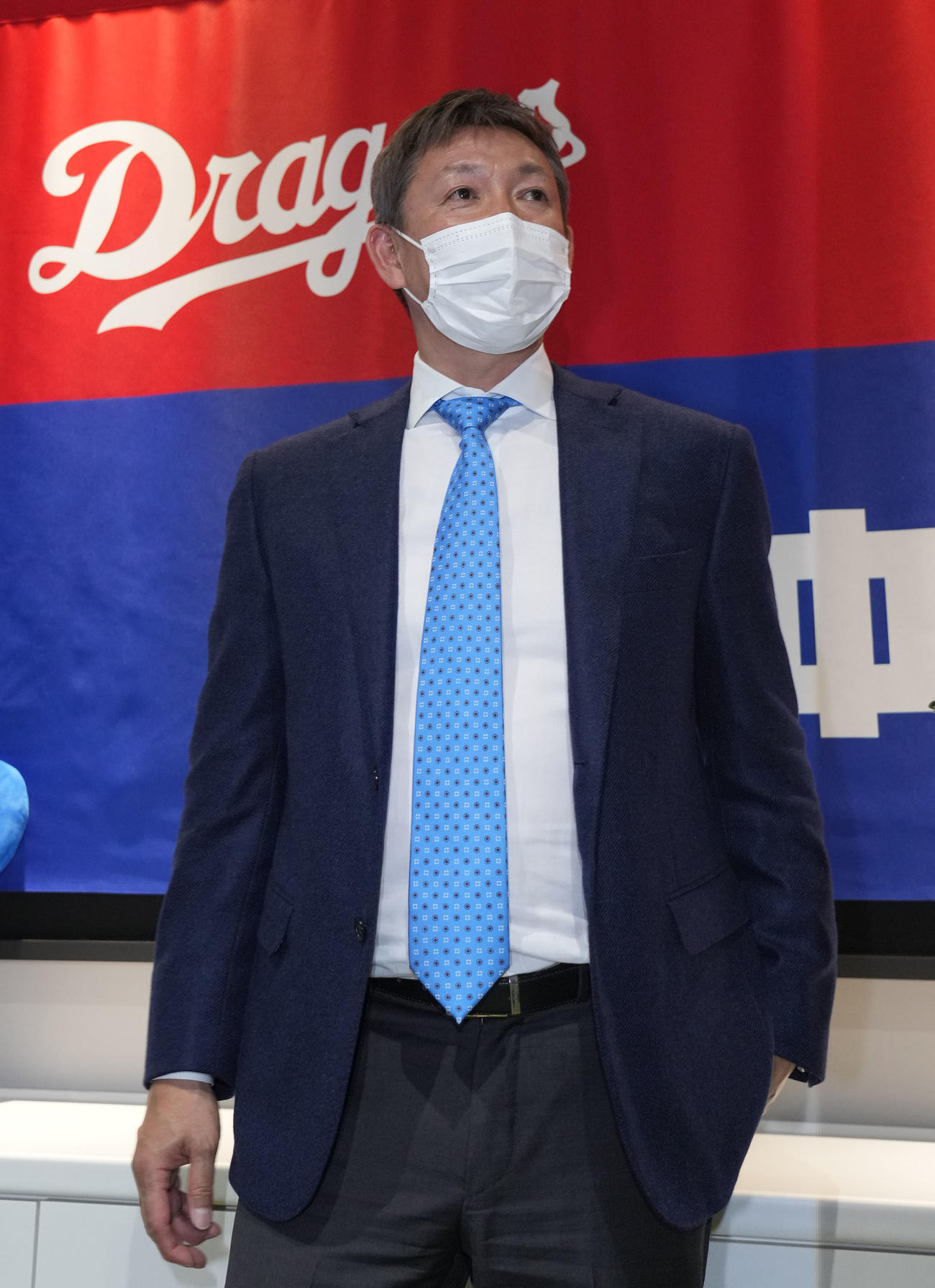スカウト会議を終え取材に応じる立浪監督（撮影・森本幸一）