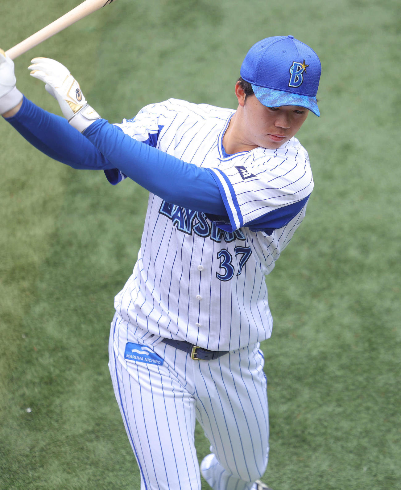 トス打撃するDeNA楠本（撮影・河田真司）