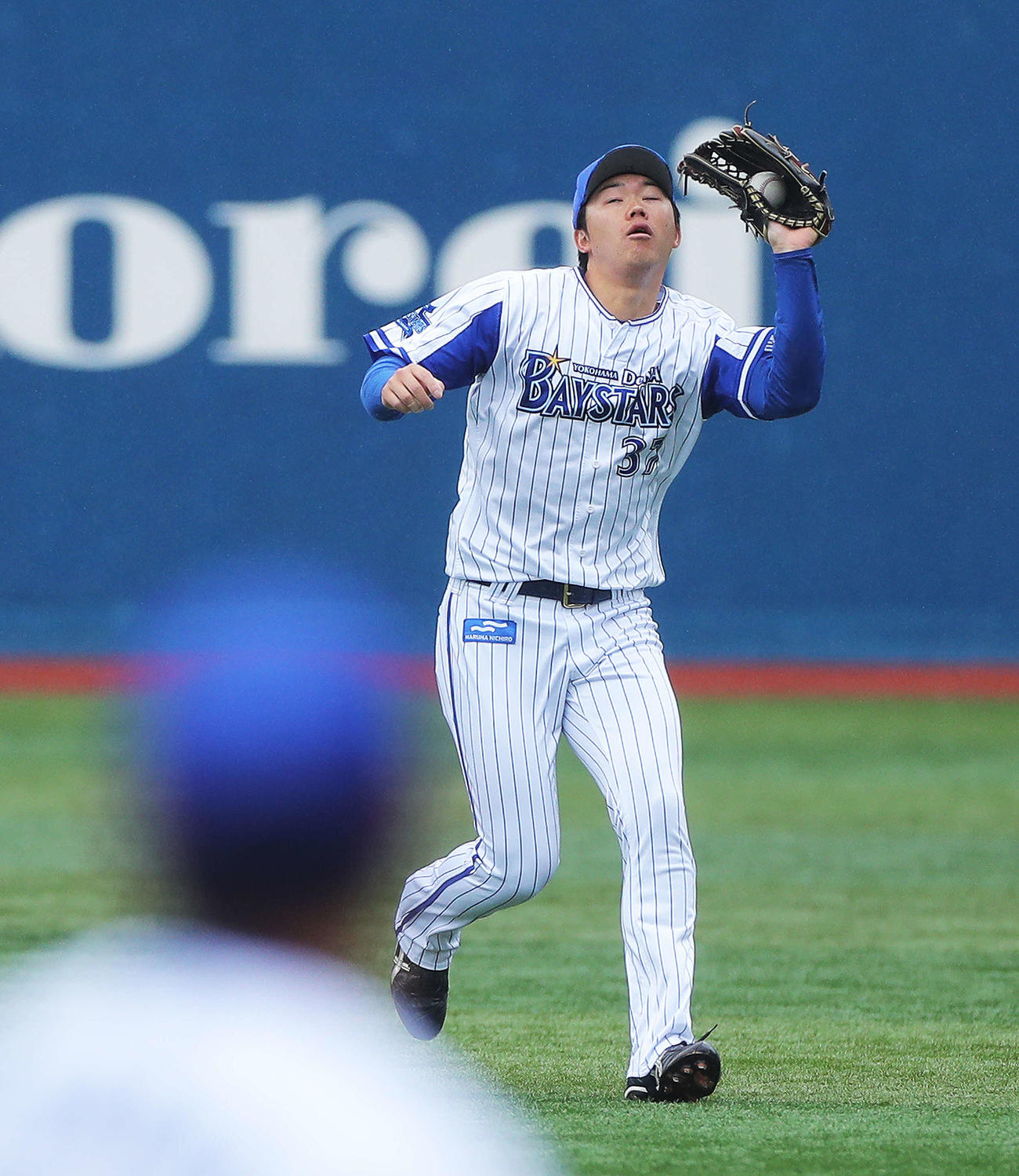 シート打撃で守備に入るDeNA楠本（撮影・河田真司）