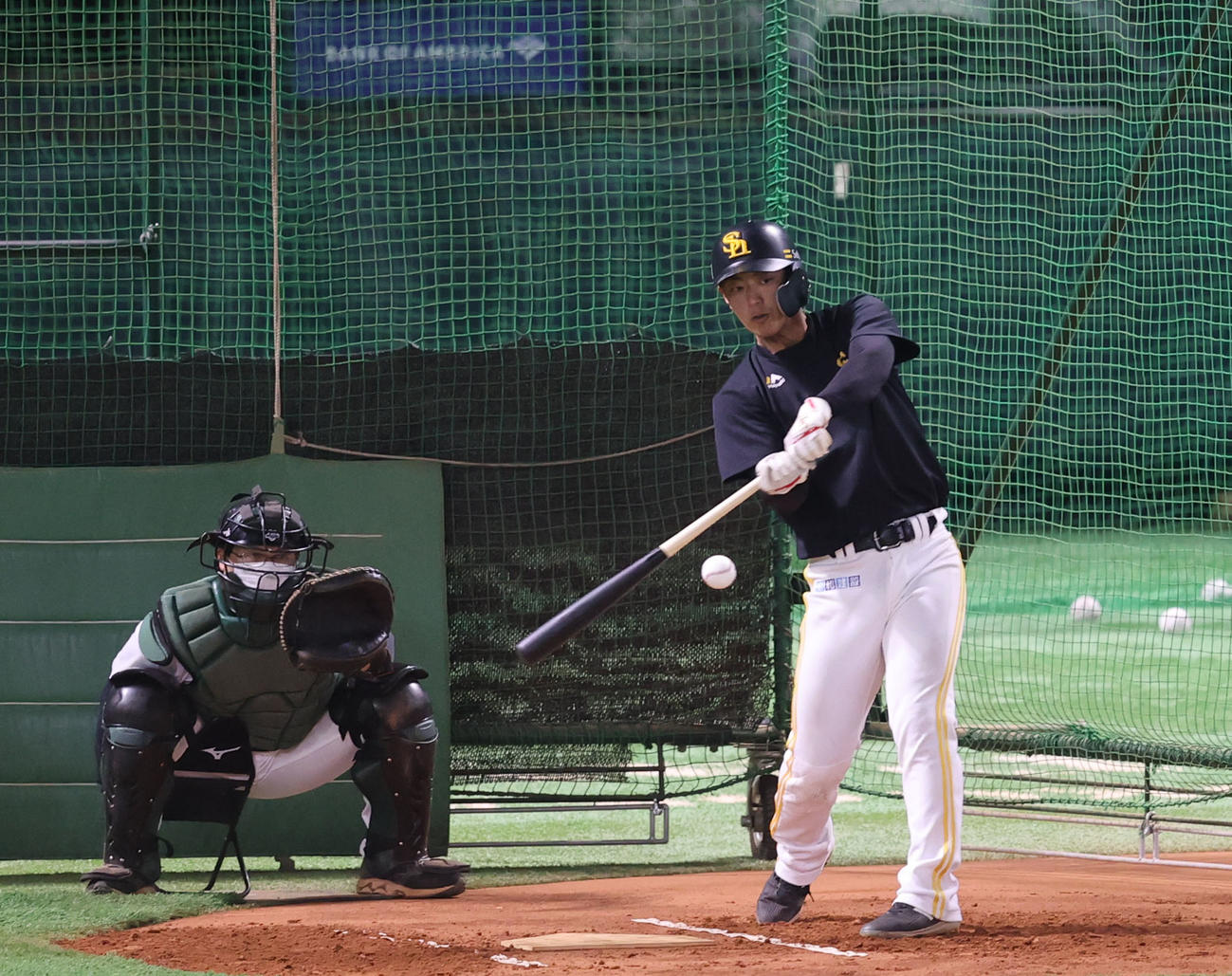 打撃練習を行う今宮健太（撮影・梅根麻紀）