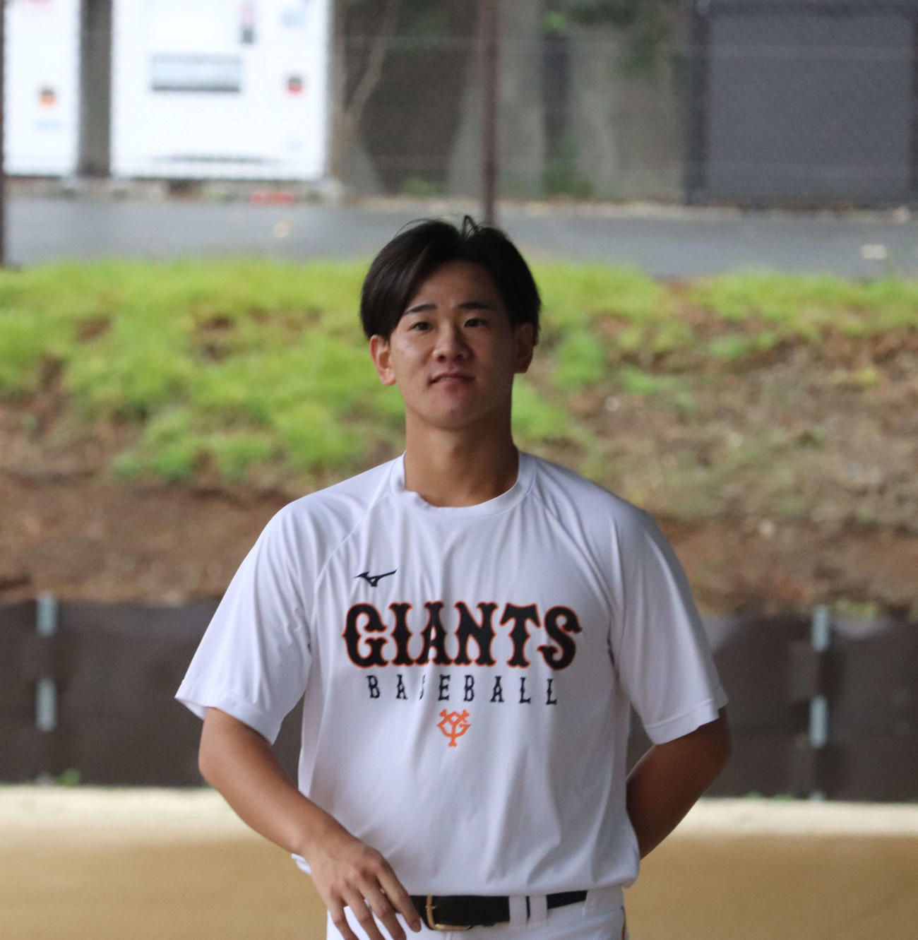 ジャイアンツ球場での練習で汗を流す巨人井上（撮影・小早川宗一郎）